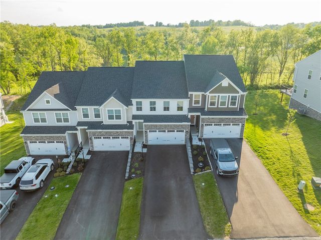 5005 Wellington Ct, Penn Twp, PA 15644