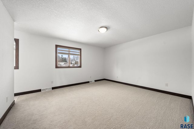 4500 S Tomar Rd Road, Sioux Falls, SD 57105