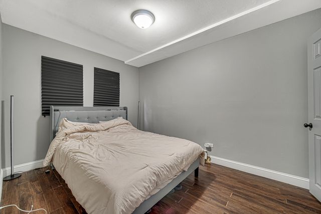 7915 S Dobson Avenue, Chicago, IL 60619