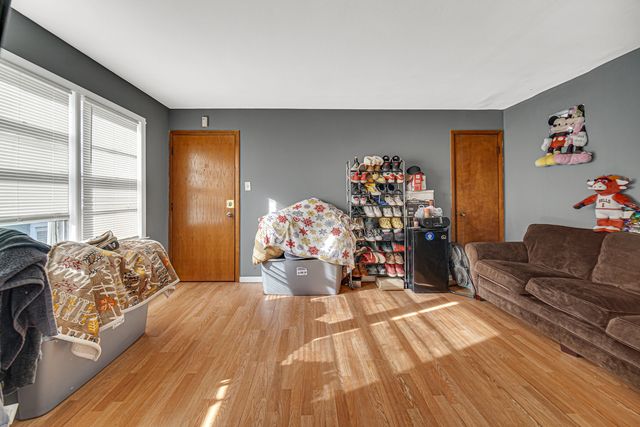 7915 S Dobson Avenue, Chicago, IL 60619