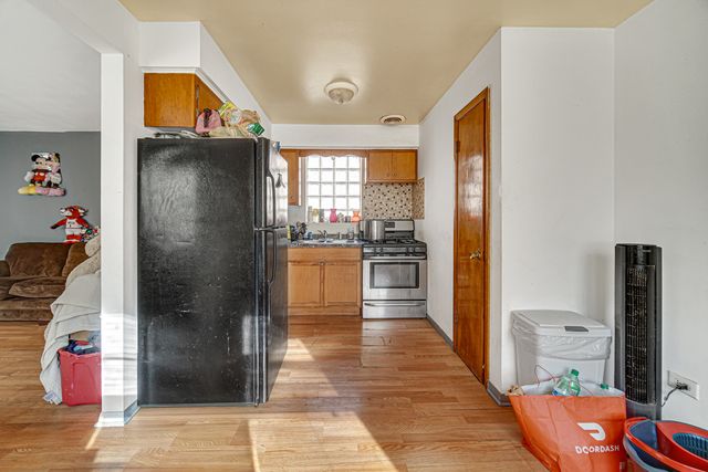 7915 S Dobson Avenue, Chicago, IL 60619