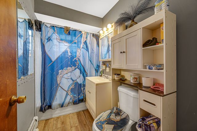 7915 S Dobson Avenue, Chicago, IL 60619