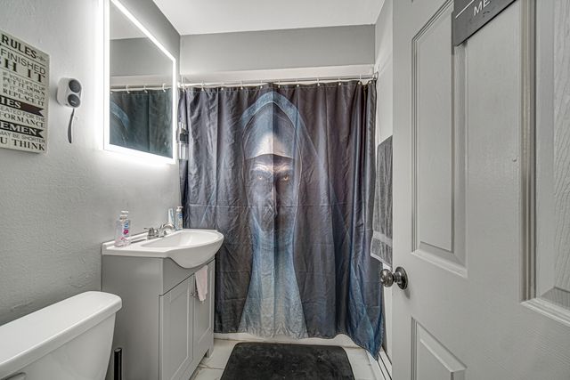 7915 S Dobson Avenue, Chicago, IL 60619