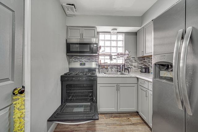 7915 S Dobson Avenue, Chicago, IL 60619