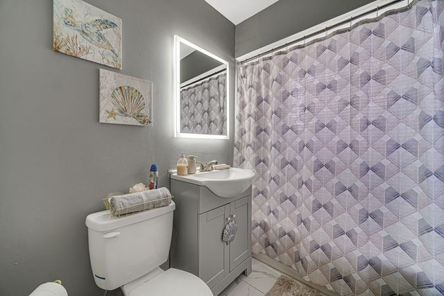 7915 S Dobson Avenue, Chicago, IL 60619