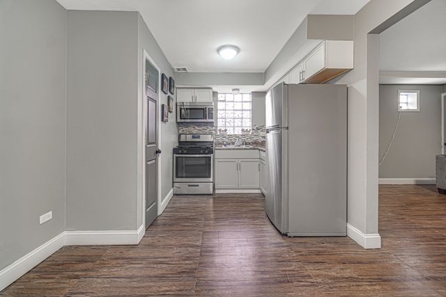 7915 S Dobson Avenue, Chicago, IL 60619