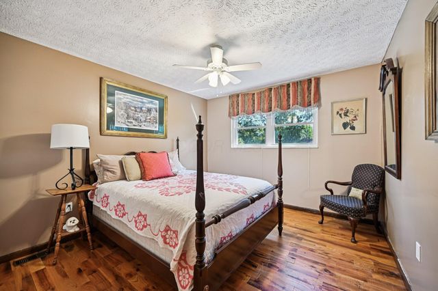 25 Roga Road, Reynoldsburg, OH 43068