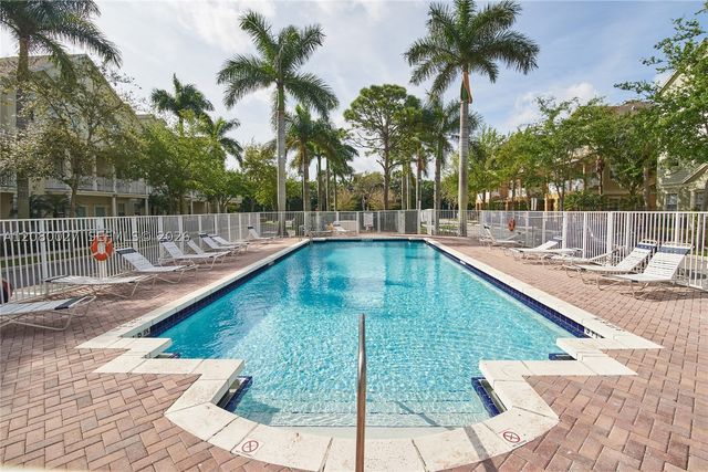 123 E Royal Palm Cir 105, Jupiter, FL 33458