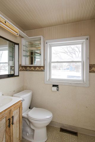 321 Highway 7 E, Hutchinson, MN 55350