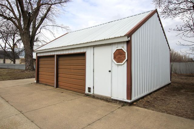 321 Highway 7 E, Hutchinson, MN 55350