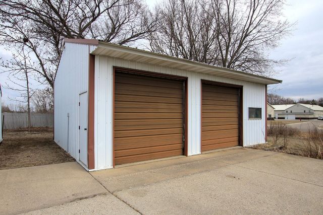 321 Highway 7 E, Hutchinson, MN 55350