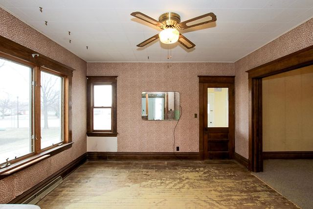 321 Highway 7 E, Hutchinson, MN 55350