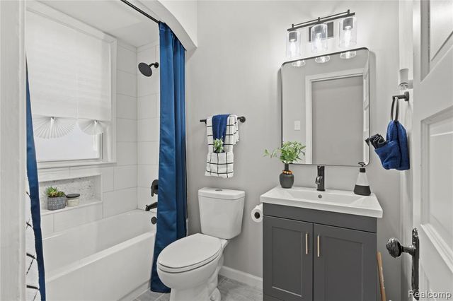 16656 Frazho Road, Roseville, MI 48066