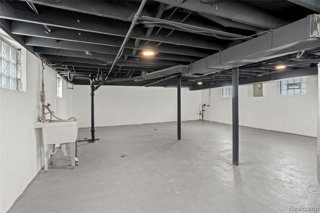 16656 Frazho Road, Roseville, MI 48066