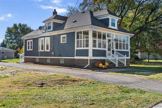 16656 Frazho Road, Roseville, MI 48066