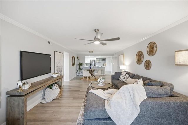 4908 38TH WAY S 401, St Petersburg, FL 33711