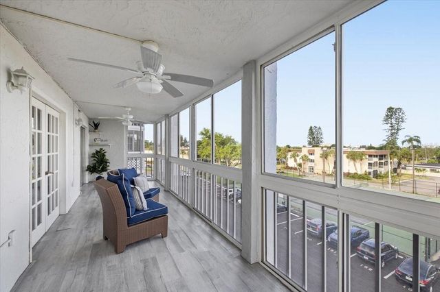 4908 38TH WAY S 401, St Petersburg, FL 33711