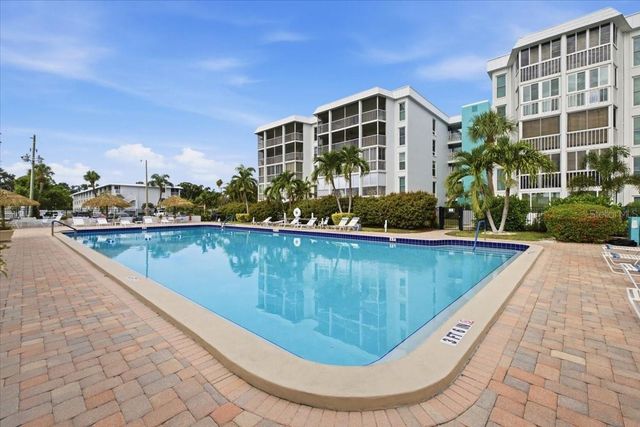 4908 38TH WAY S 401, St Petersburg, FL 33711