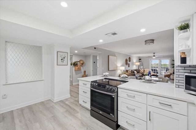 4908 38TH WAY S 401, St Petersburg, FL 33711
