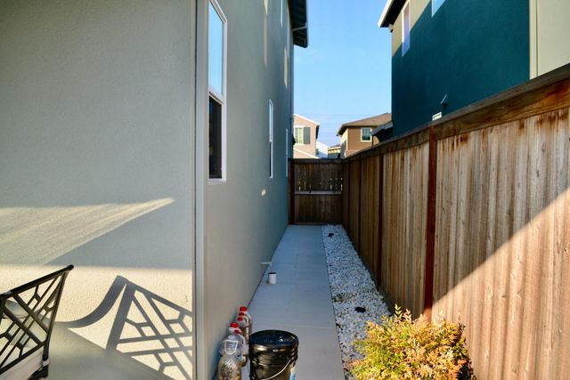 1770 Flaxen Ct, Manteca, CA 95337