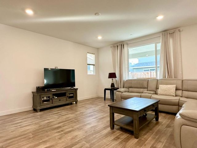 1770 Flaxen Ct, Manteca, CA 95337