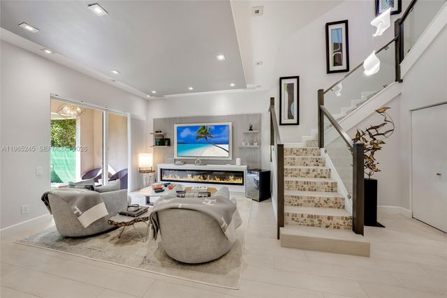 1366 W Harbor Vw W, Hollywood, FL 33019