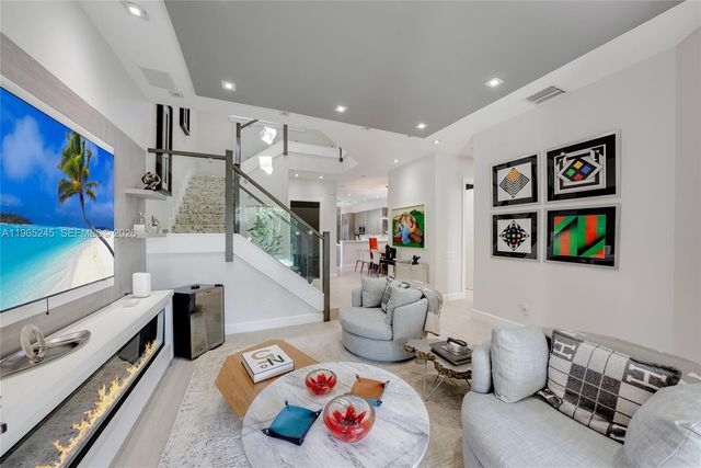 1366 W Harbor Vw W, Hollywood, FL 33019