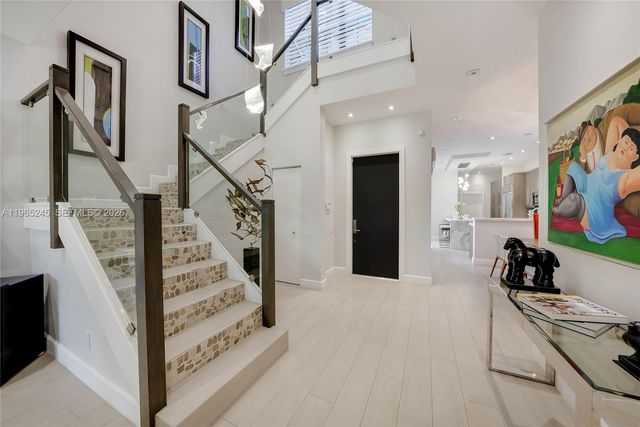 1366 W Harbor Vw W, Hollywood, FL 33019