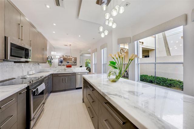 1366 W Harbor Vw W, Hollywood, FL 33019