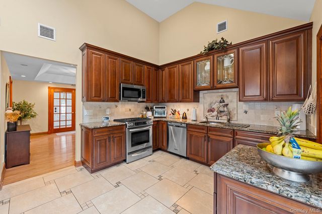 821 Peconic Street, Ronkonkoma, NY 11779
