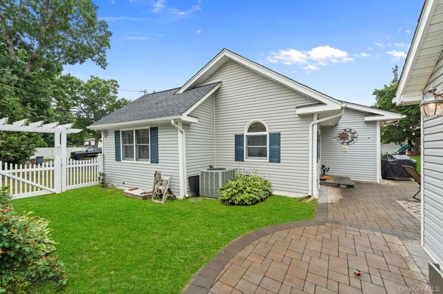 821 Peconic Street, Ronkonkoma, NY 11779
