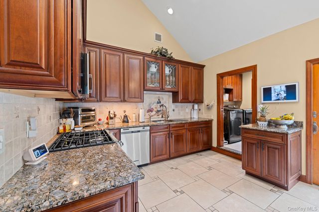 821 Peconic Street, Ronkonkoma, NY 11779