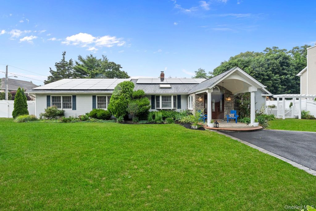 821 Peconic Street, Ronkonkoma, NY 11779