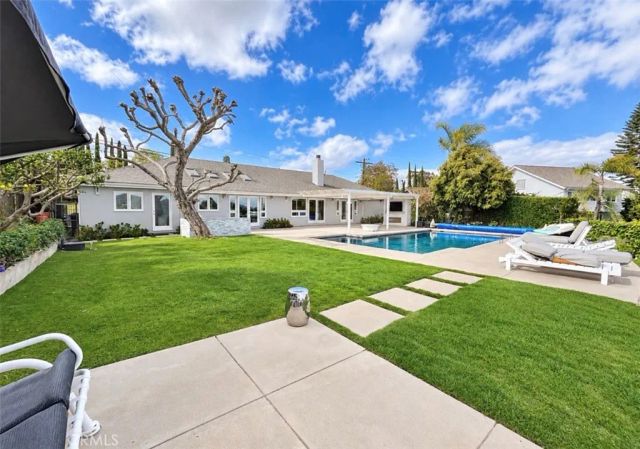 16972 Oak View Drive, Encino, CA 91436