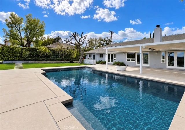 16972 Oak View Drive, Encino, CA 91436
