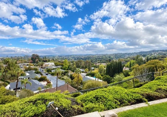 16972 Oak View Drive, Encino, CA 91436