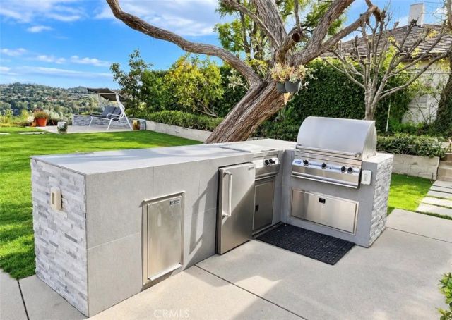 16972 Oak View Drive, Encino, CA 91436