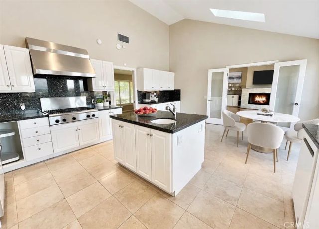 16972 Oak View Drive, Encino, CA 91436