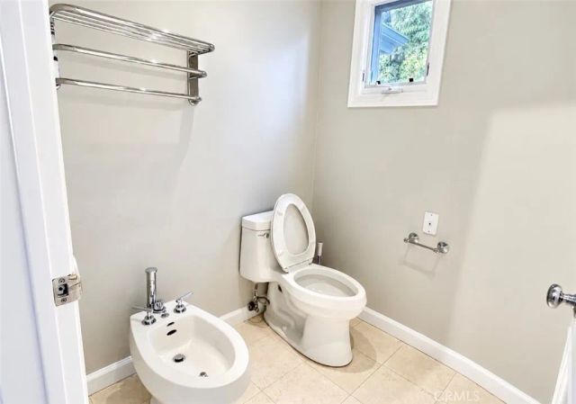 16972 Oak View Drive, Encino, CA 91436