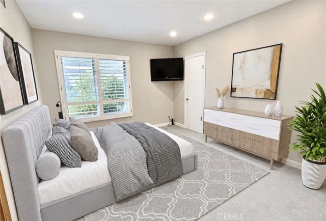 16972 Oak View Drive, Encino, CA 91436