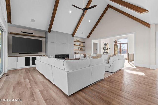 135 Crown Jewel Lane, Lafollette, TN 37766