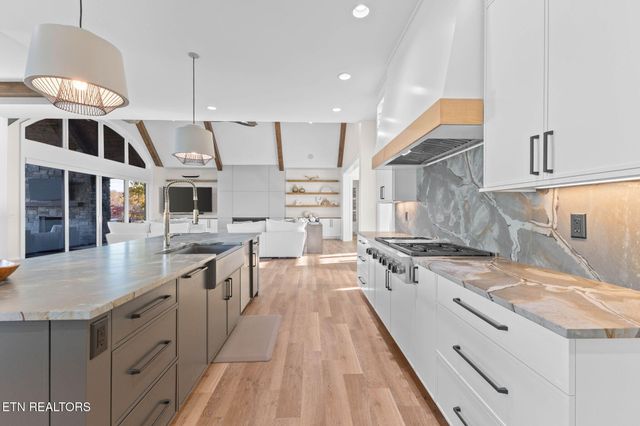 135 Crown Jewel Lane, Lafollette, TN 37766