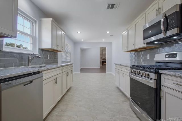 7246 FLAMING FOREST ST, San Antonio, TX 78250