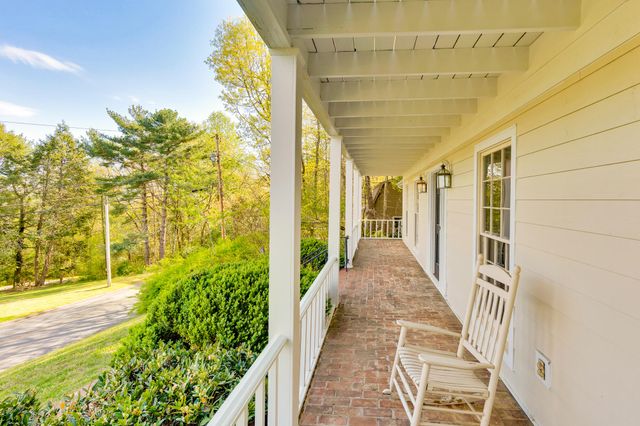 408 Fort Trace Road, Lookout Mountain, GA 30750