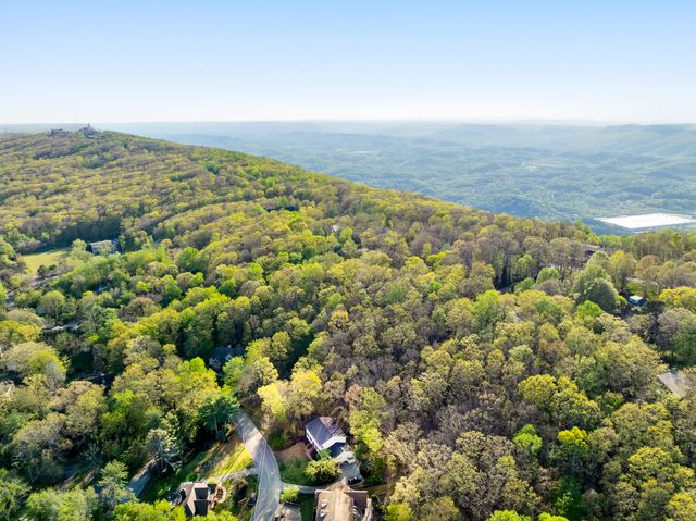 408 Fort Trace Road, Lookout Mountain, GA 30750