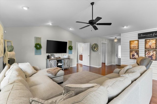 132 9th Avenue, Chatsworth, GA 30705
