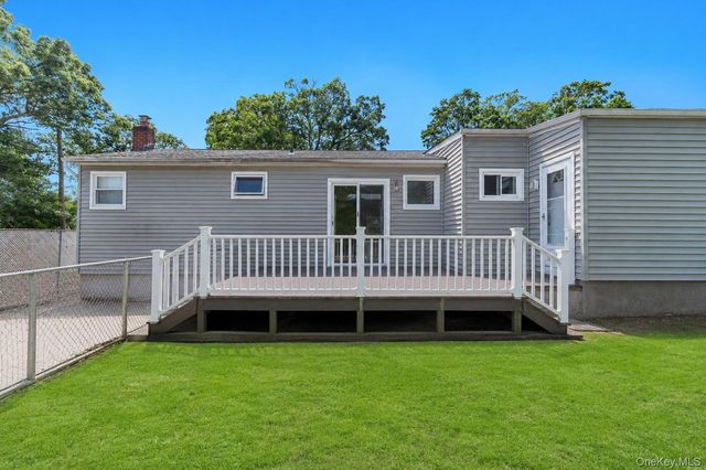 437 Commack Road, Islip, NY 11751