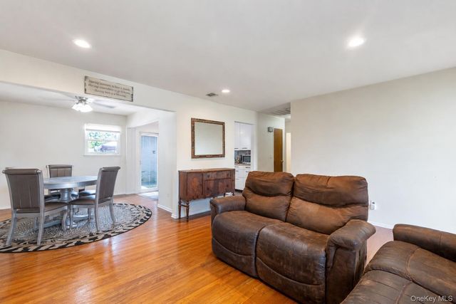 437 Commack Road, Islip, NY 11751