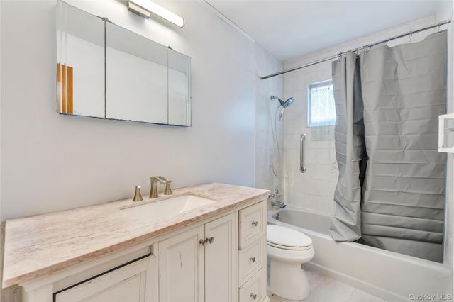 437 Commack Road, Islip, NY 11751