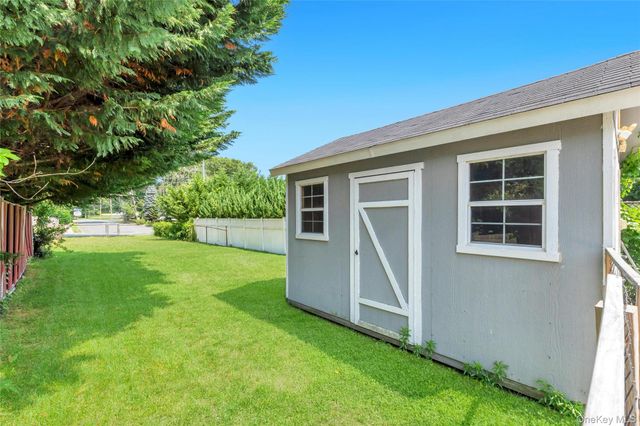 437 Commack Road, Islip, NY 11751
